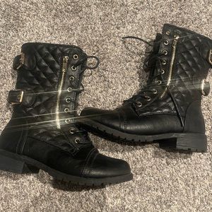 Black boots combat style size 7